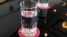 Ein Glas Trinkwasser.