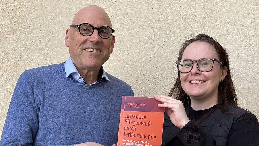 Wolfgang Schroeder und Saara Inkinen mit ihrer Studie "Attraktive Pflegeberufe durch Tarifautonomie"